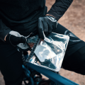 FIDLOCK-VACUUM-uni-phone-case-in-der-hülle-fahrrad_800x800.png