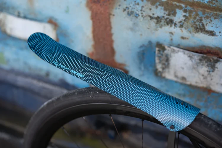 Blotnik-Ass-Savers-Win-Wing-2-Road-Blue-Dots (1).webp