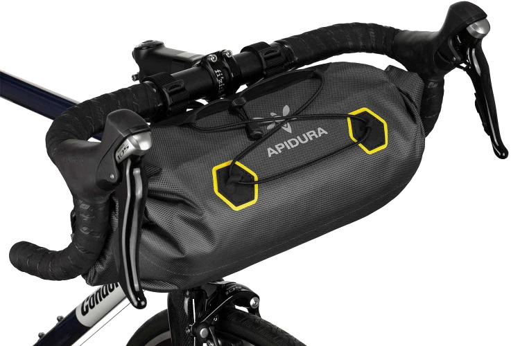 apidura-expedition-handlebar-pack-9l-on-bike-2.jpg