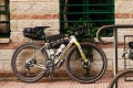 apidura-racing-long-tube-pack-lifestyle.jpg