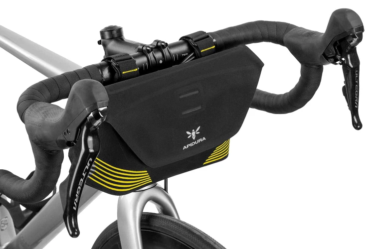 apidura-racing-handlebar-pack-2l-on-bike-2.jpg
