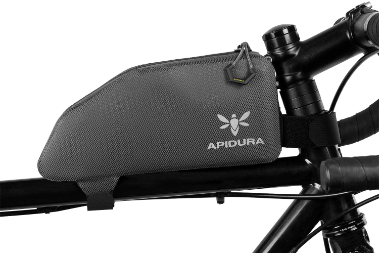 apidura-expedition-top-tube-pack-1l-on-bike-1.jpg