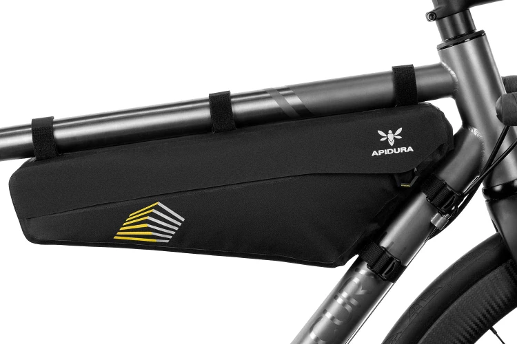 apidura-racing-frame-pack-4l-on-bike-1-2.jpg