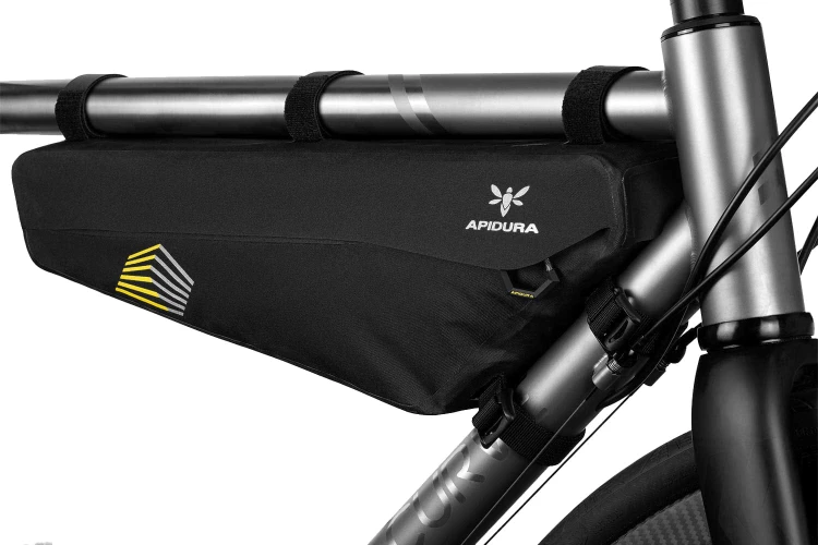apidura-racing-frame-pack-4l-on-bike-2-1.jpg