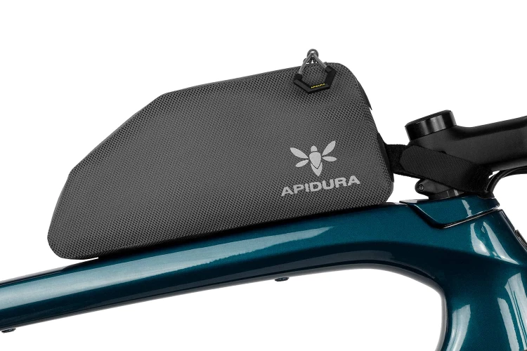 apidura-expedition-bolt-on-top-tube-pack-1l-on-bike-1.jpg