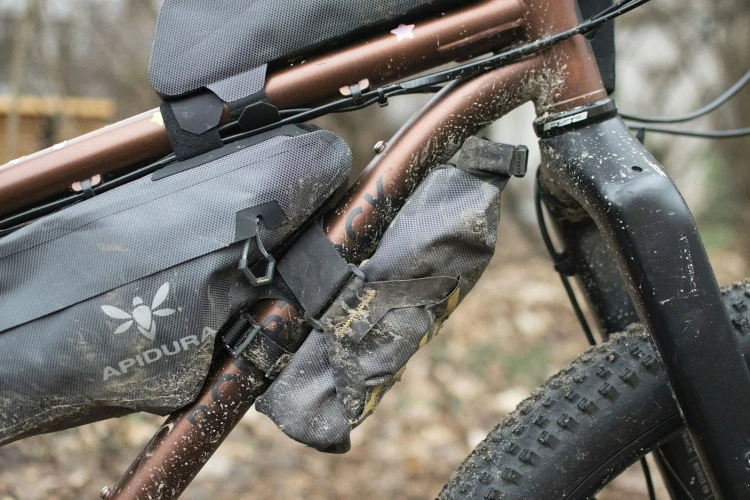 apidura-expedition-downtube-pack-lifestyle-2.jpg