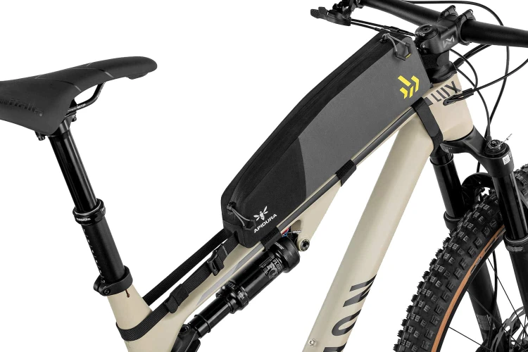 apidura-backcountry-long-top-tube-pack-3.jpg