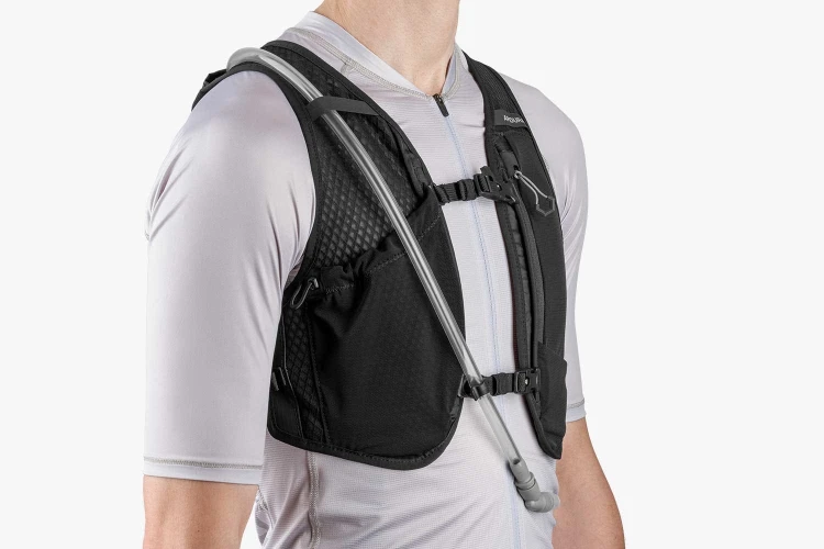 apidura-racing-hydration-vest-l-xl-on-body-2.jpg