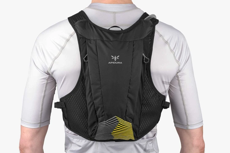 apidura-racing-hydration-vest-l-xl-on-body-5.jpg