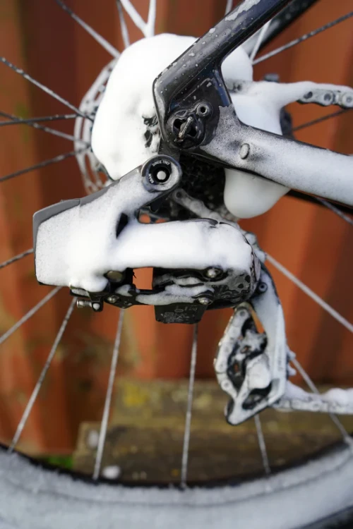 03097_Weldtite_Thunder_Foam_Chain_Degreaser_In-use_03_550x.jpg