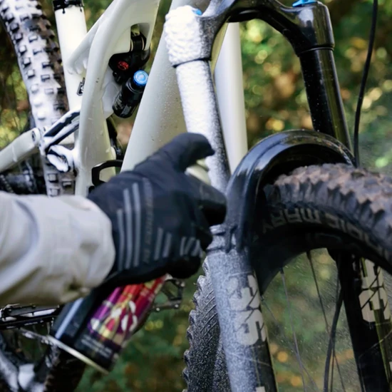 03098_Weldtite_Snow_Foam_Bike_Cleaner_In-use_04_550x.jpg