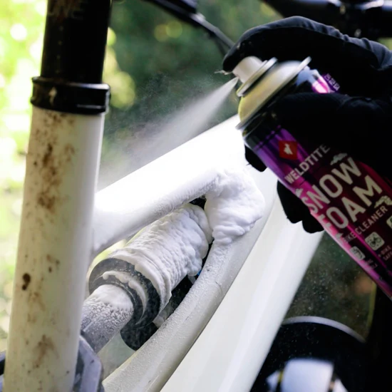 03098_Weldtite_Snow_Foam_Bike_Cleaner_In-use_05_550x.jpg