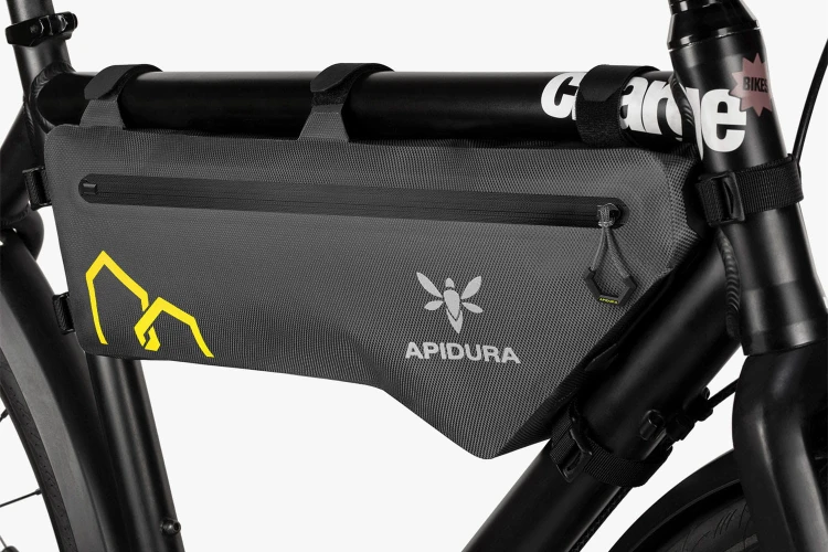 apidura-expedition-frame-pack-5.3l-on-bike-2.jpg