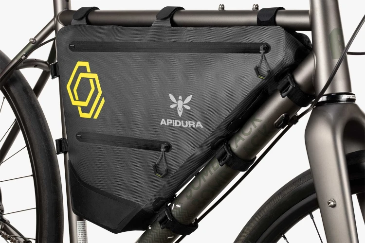 apidura-expedition-full-frame-pack-7.5l-on-bike-2-4.jpg