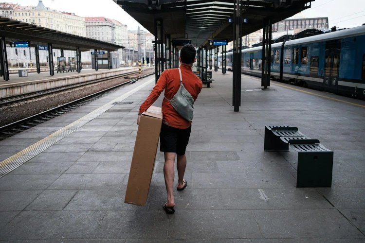 apidura-packable-musette-lifestyle.jpg
