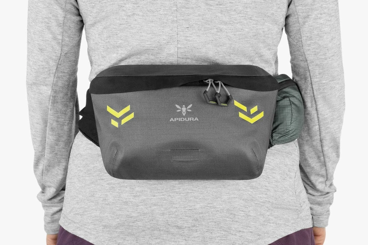 apidura-backcountry-hip-pack-2.5l-on-body-1-1.jpg