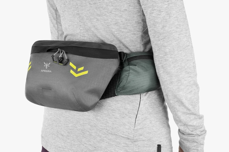 apidura-backcountry-hip-pack-2.5l-on-body-2-1.jpg