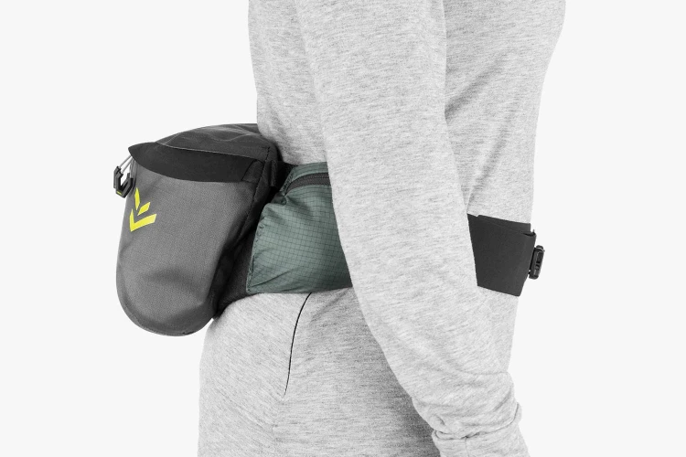 apidura-backcountry-hip-pack-2.5l-on-body-3-1.jpg