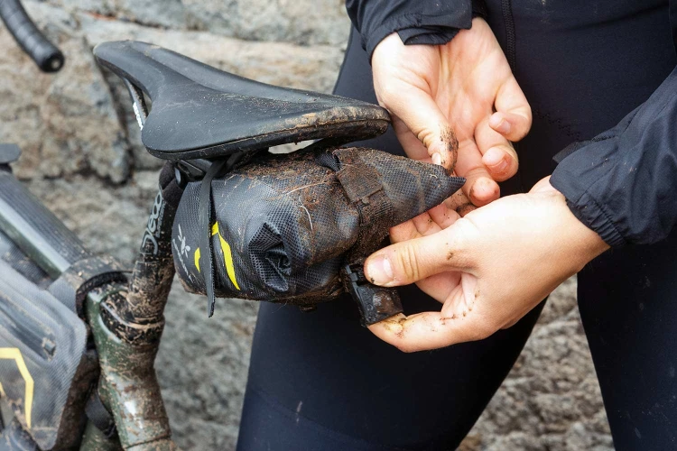 apidura-expedition-tool-pack-1l-lifestyle-2.jpg