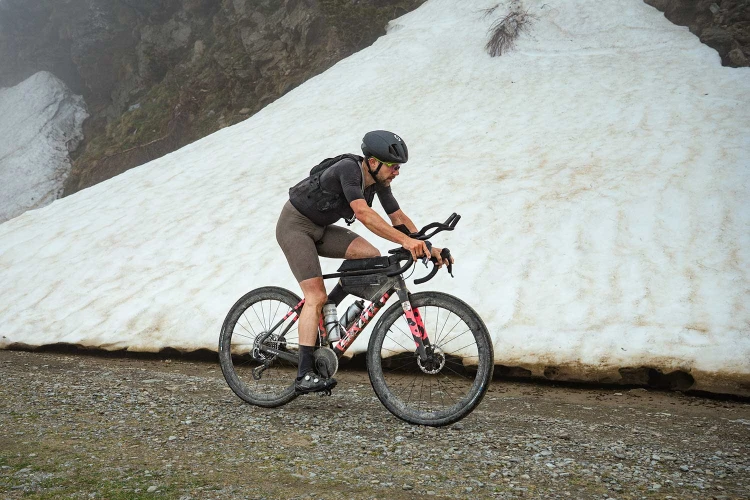apidura-aero-bolt-on-long-top-tube-module-lifestyle-1.jpg