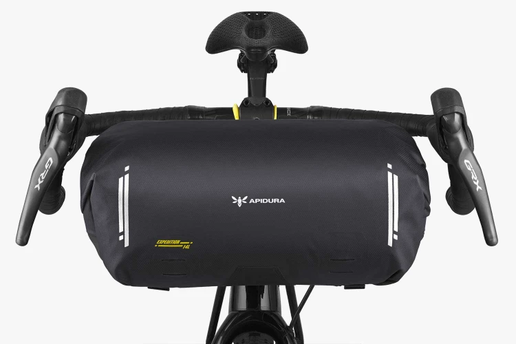 apidura-expedition-handlebar-pack-14l-on-bike-1-1.jpg