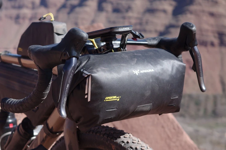 apidura-expedition-handlebar-pack-lifestyle-1.jpg