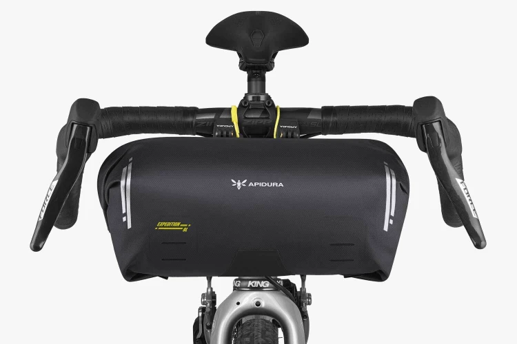 apidura-expedition-handlebar-pack-9l-on-bike-4.jpg