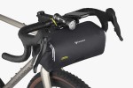 apidura-expedition-handlebar-pack-9l-on-bike-mounts-1.jpg
