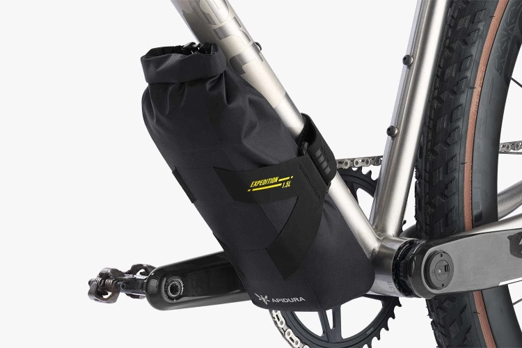 apidura-expedition-downtube-pack-1.5l-on-bike-3.jpg
