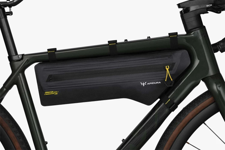 apidura-expedition-frame-pack-3.8l-on-bike-1.jpg