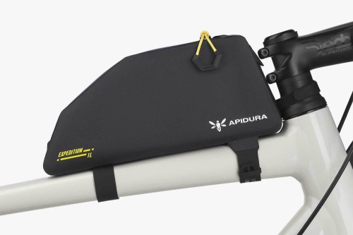 apidura-expedition-top-tube-pack-1l-on-bike-1-2.jpg