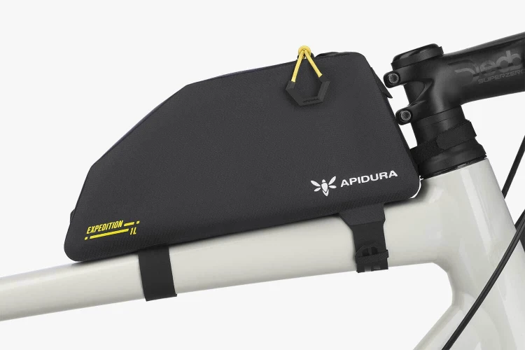 apidura-expedition-top-tube-pack-1l-on-bike-1-2.jpg