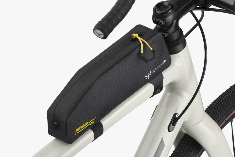 apidura-expedition-top-tube-pack-0.6l-on-bike-2-2.jpg