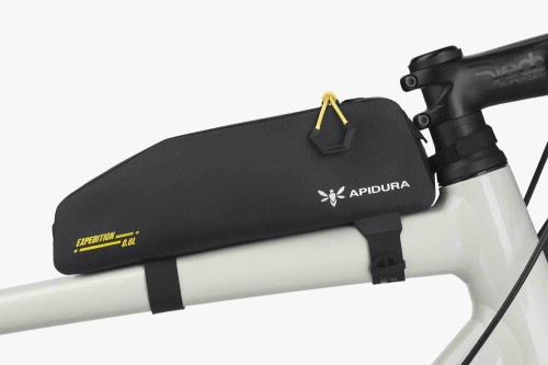 apidura-expedition-top-tube-pack-0.6l-on-bike-1.jpg
