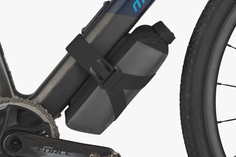 apidura-expedition-e-bike-charger-pack-product-on-bike-1.jpg